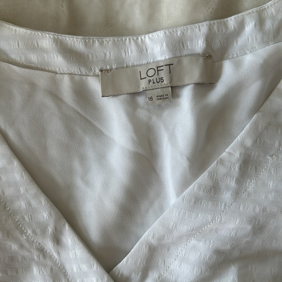 LOFT SIZE 16 white long sleeve v neck blouse with button and ruffle detail - Picture 3 of 5